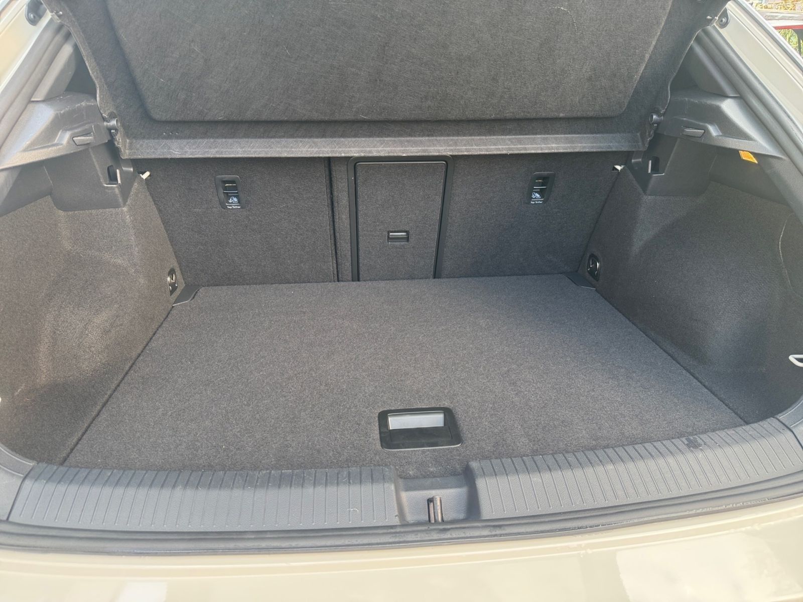 Volkswagen T-Roc 2.0 TDI DSG R-Line - Samsaru's Car Outlet