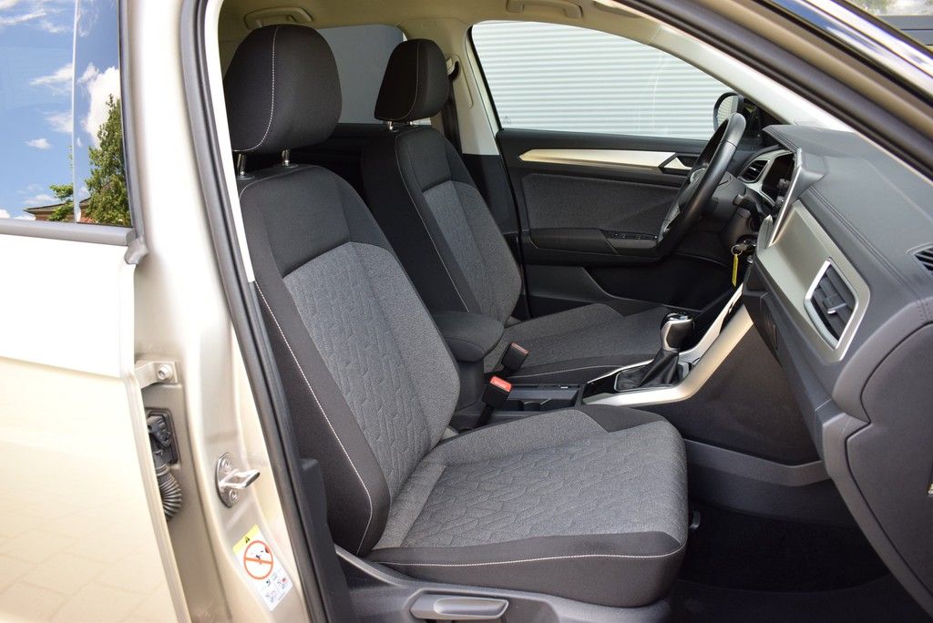 Volkswagen T-Roc 1.5 TSI DSG Move - Samsaru's Car Outlet