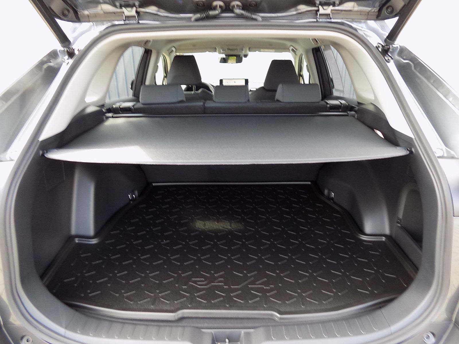Toyota RAV4 2.5 l Hybrid 4x2 - Samsaru's Car Outlet