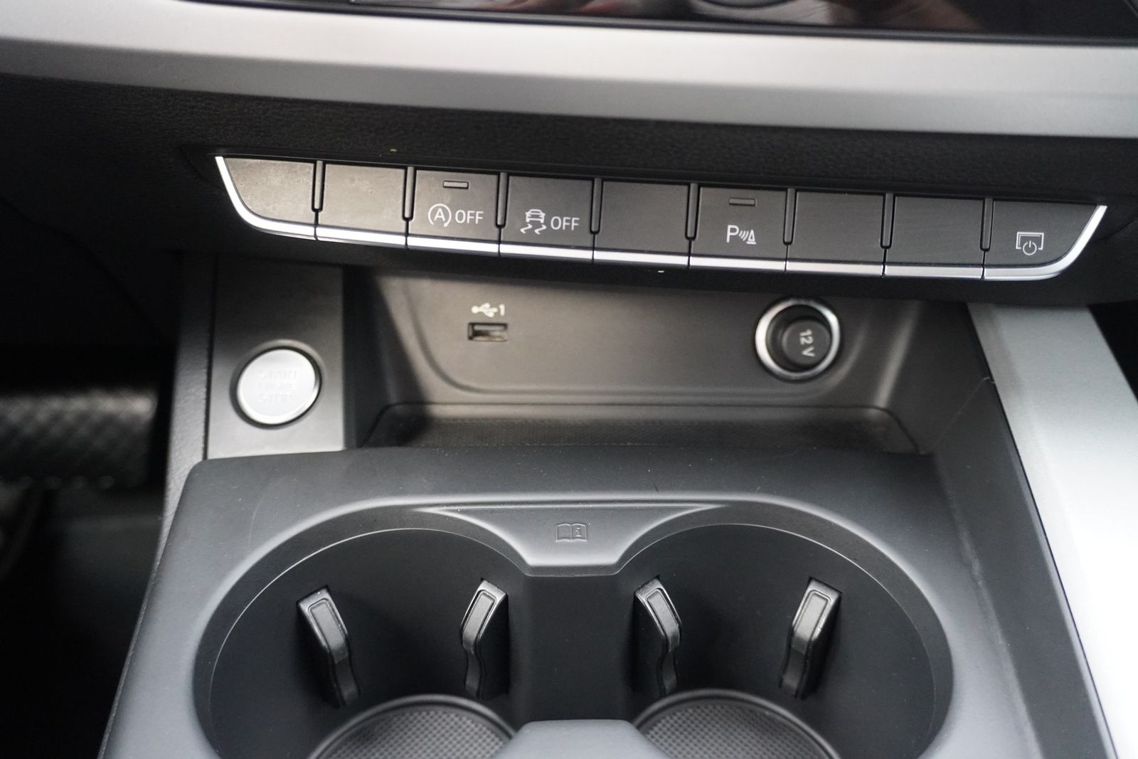 Audi A4 35 2.0 TFSI Avant - Samsaru's Car Outlet