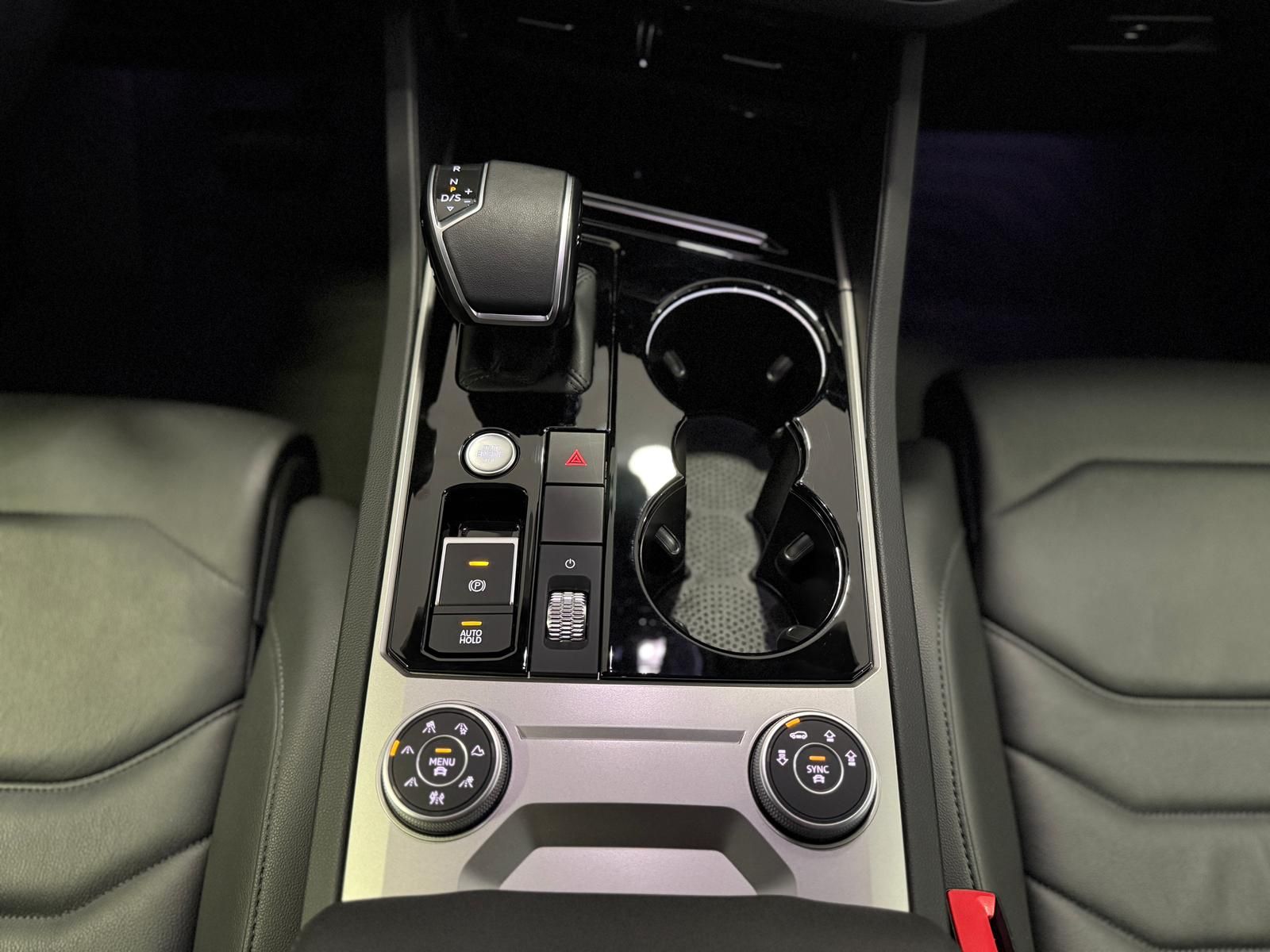 Volkswagen Touareg Elegance 4Motion - Samsaru's Car Outlet
