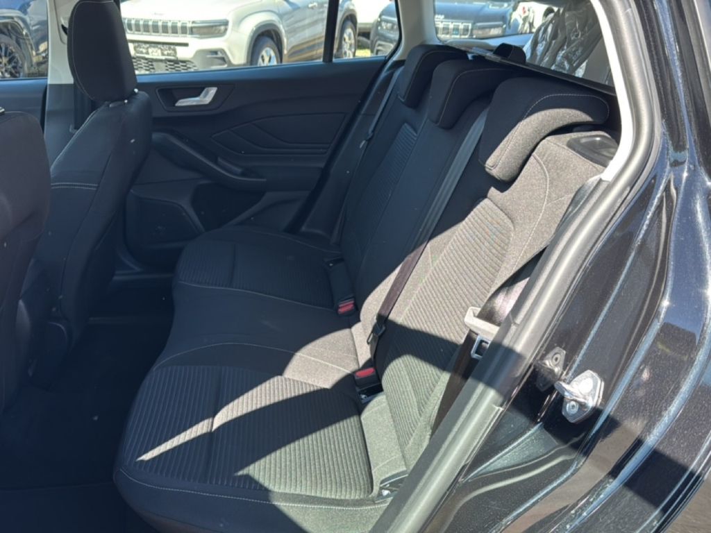 Ford Focus Turnier Titanium NAVI AHK LED ACC SHZ Appl