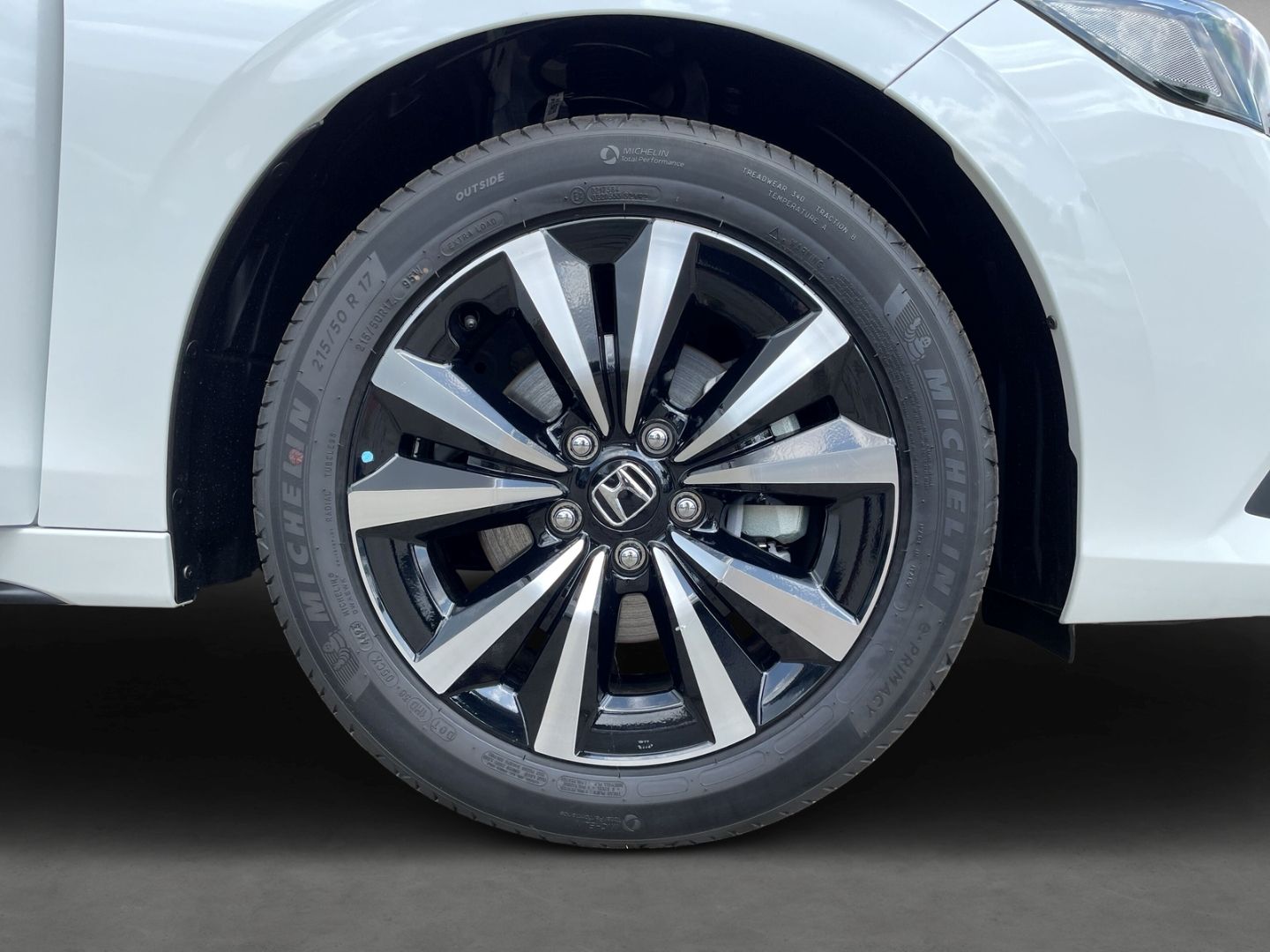 Honda Civic 2.0 e HEV Elegance *MIT WENIG KM!*