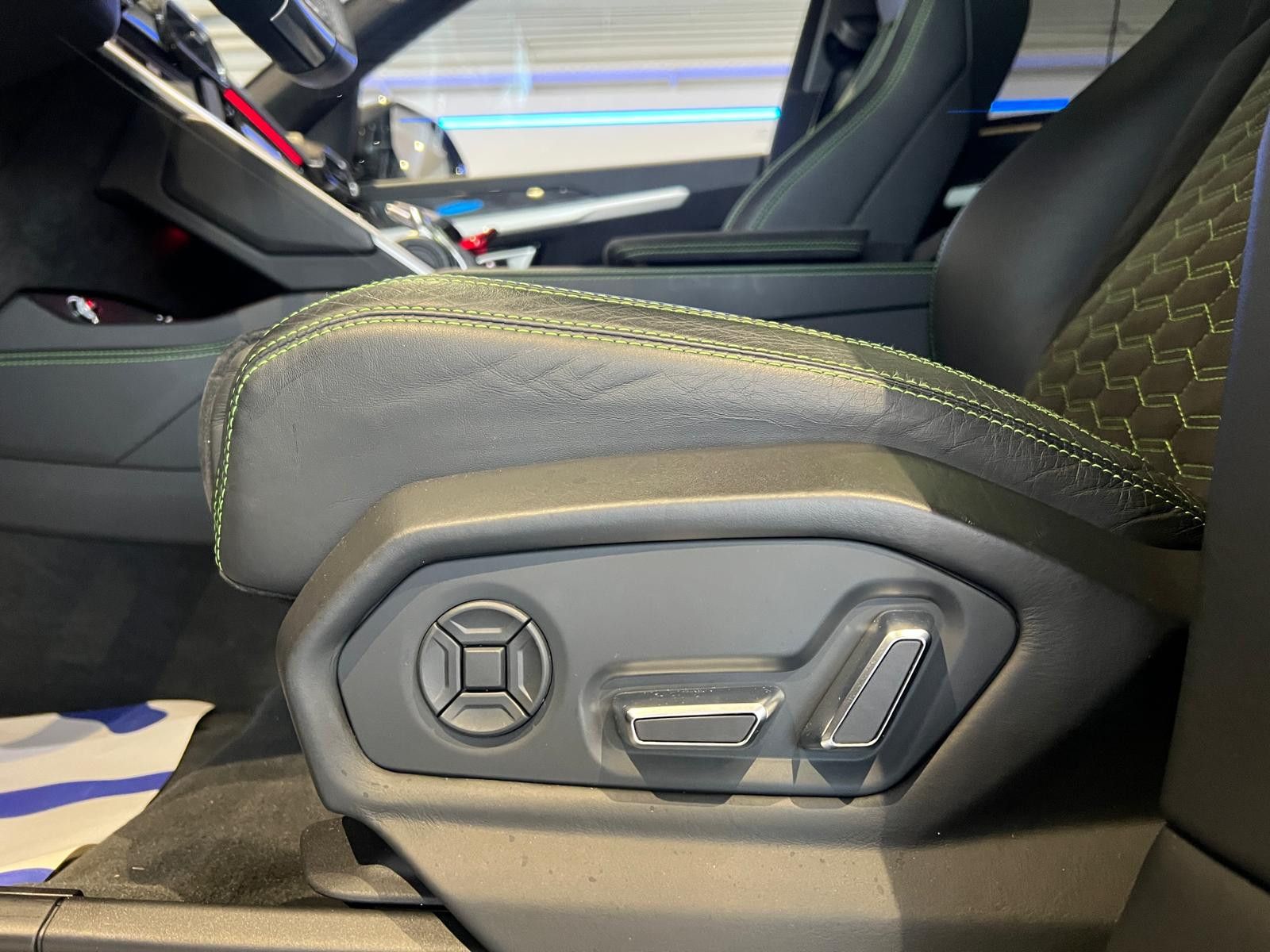 Lamborghini Urus *Großes Carbon Paket*Akrapovic*Garantie