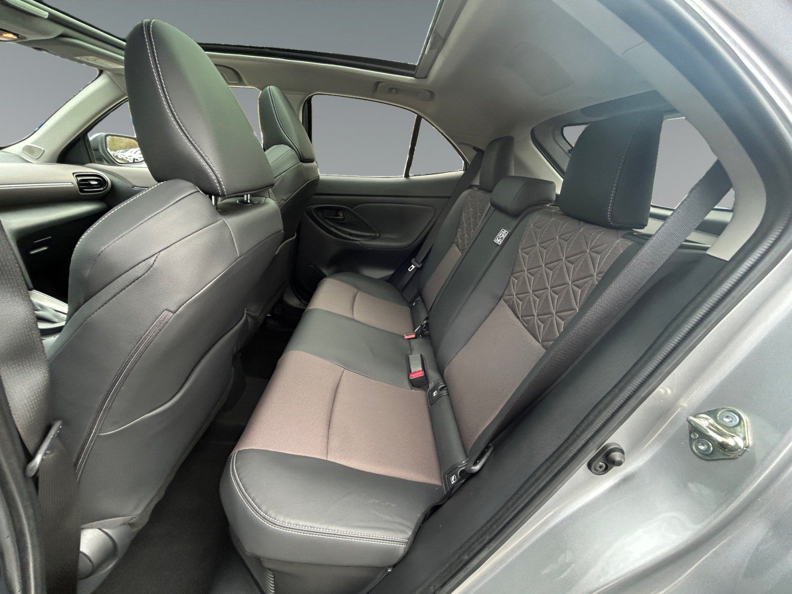 Toyota Yaris Cross 1.5 Elegant AHK ACC GJR Kamera