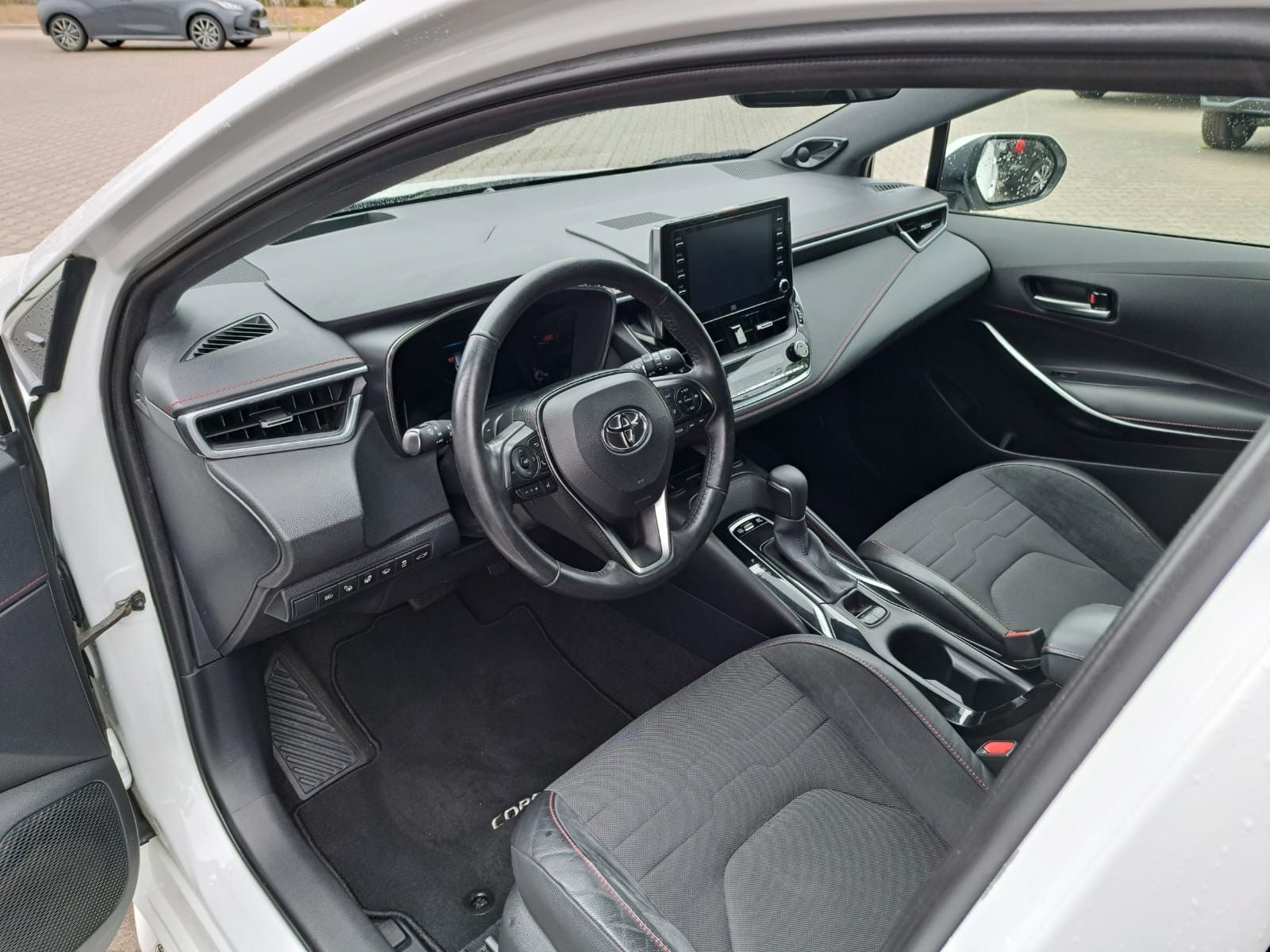Toyota Corolla Touring Sports Hybrid Lounge - Samsaru's Car Outlet
