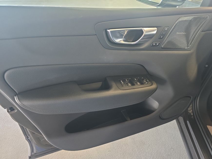Volvo XC60 T8 AWD Recharge Inscription - Samsaru's Car Outlet