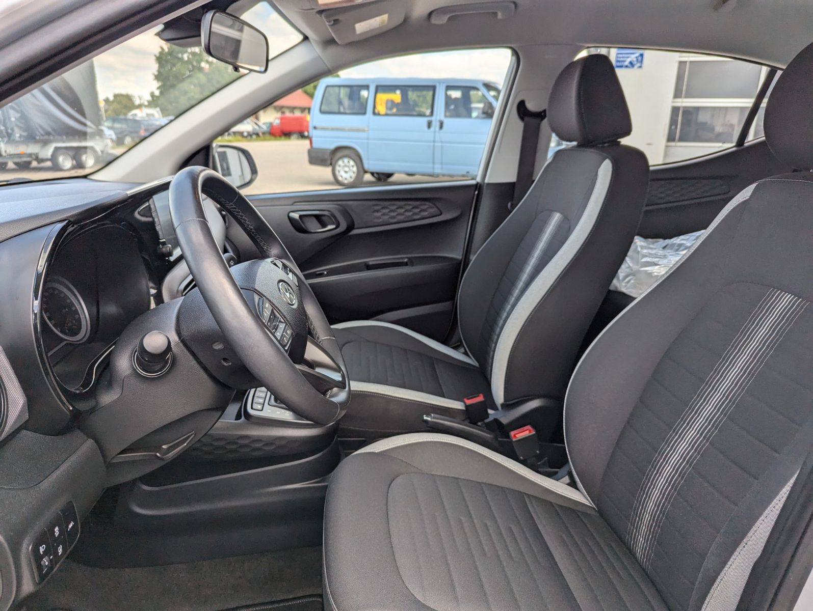 Hyundai i10 Trend - Samsaru's Car Outlet