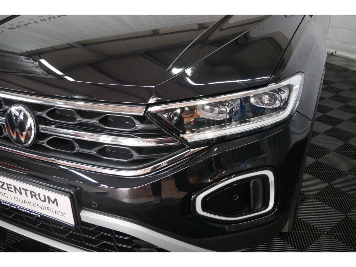 Volkswagen T-Roc Style 1.5 TSI - Samsaru's Car Outlet