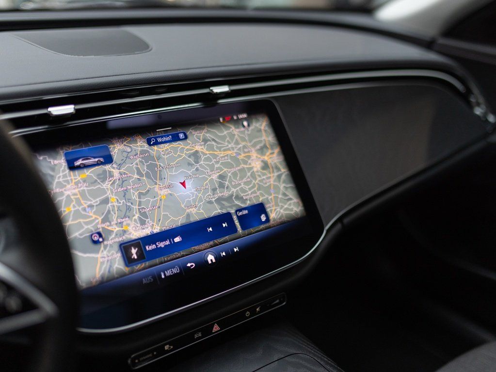 Mercedes-Benz E 220 d Avantgarde Advanced - Samsaru's Car Outlet
