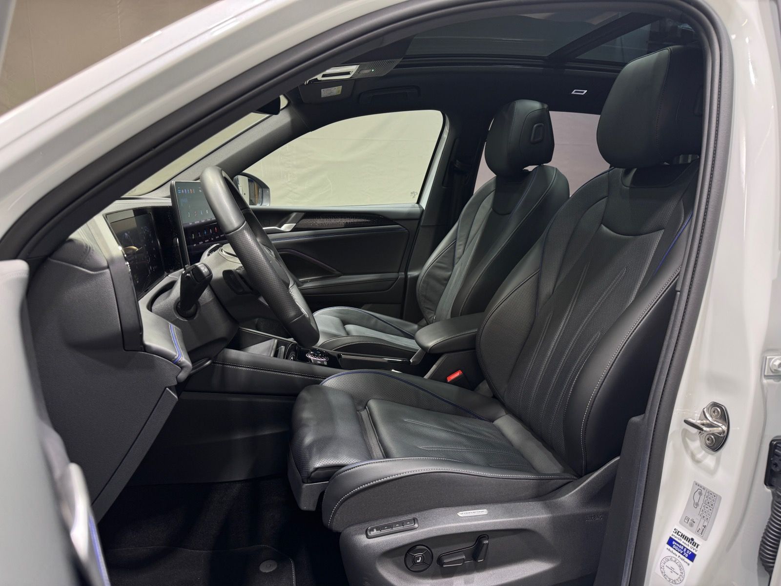 Volkswagen Tiguan R-Line 1.5 TSI eHybrid | MATRIX NAVI PANO