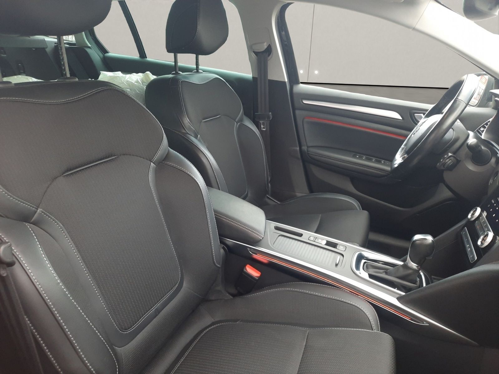 Renault Megane Grandtour INTENS E-TECH - Samsaru's Car Outlet