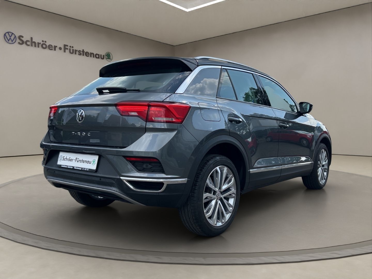 Volkswagen T-Roc Style 1.5 TSI DSG - Samsaru's Car Outlet
