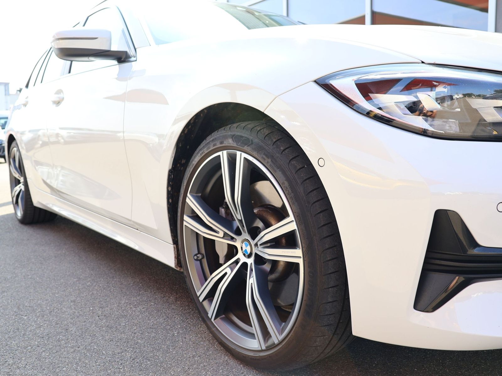 BMW 330 e Touring Advantage - Samsaru's Car Outlet