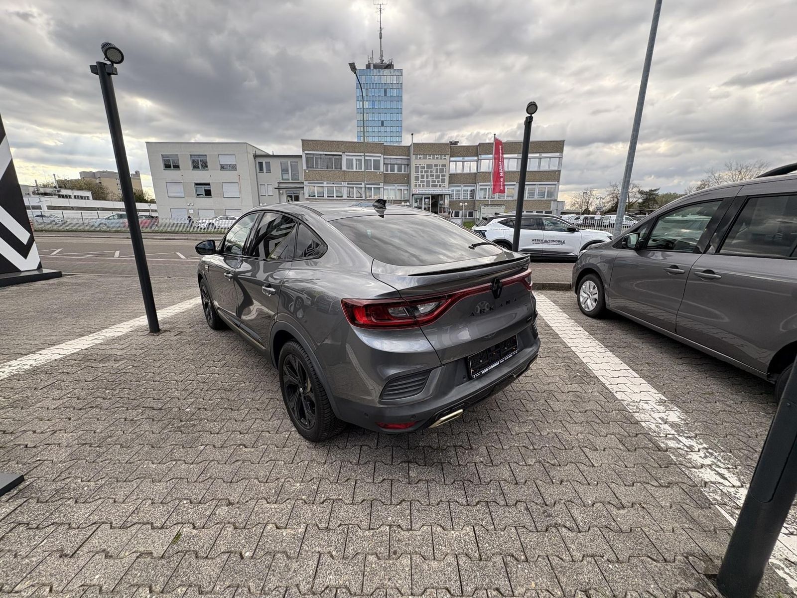 Renault Arkana E-Tech Hybrid TCe 145 Engineered - Samsaru's Car Outlet