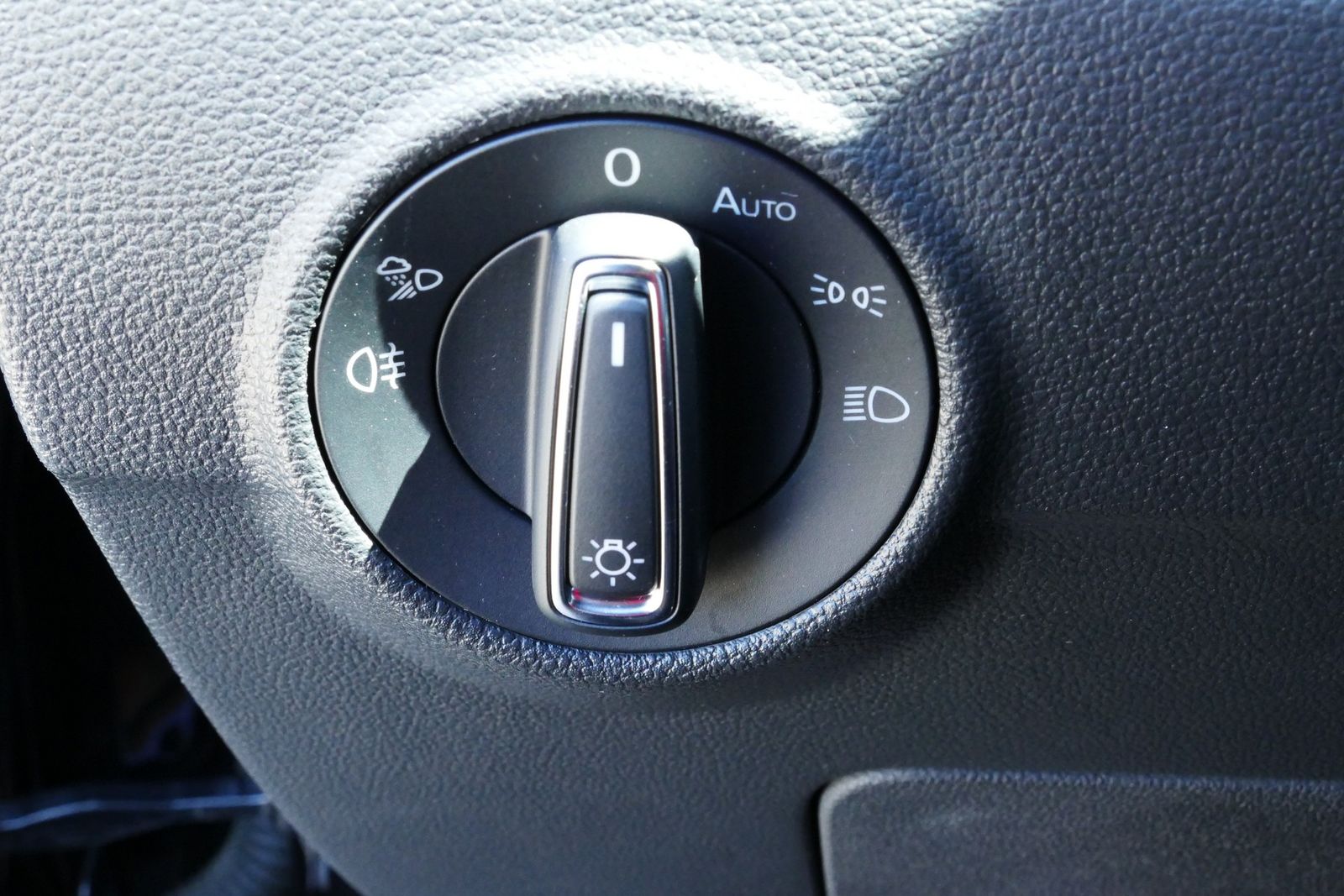 Volkswagen T-Roc 1.5 TSI Style - Samsaru's Car Outlet