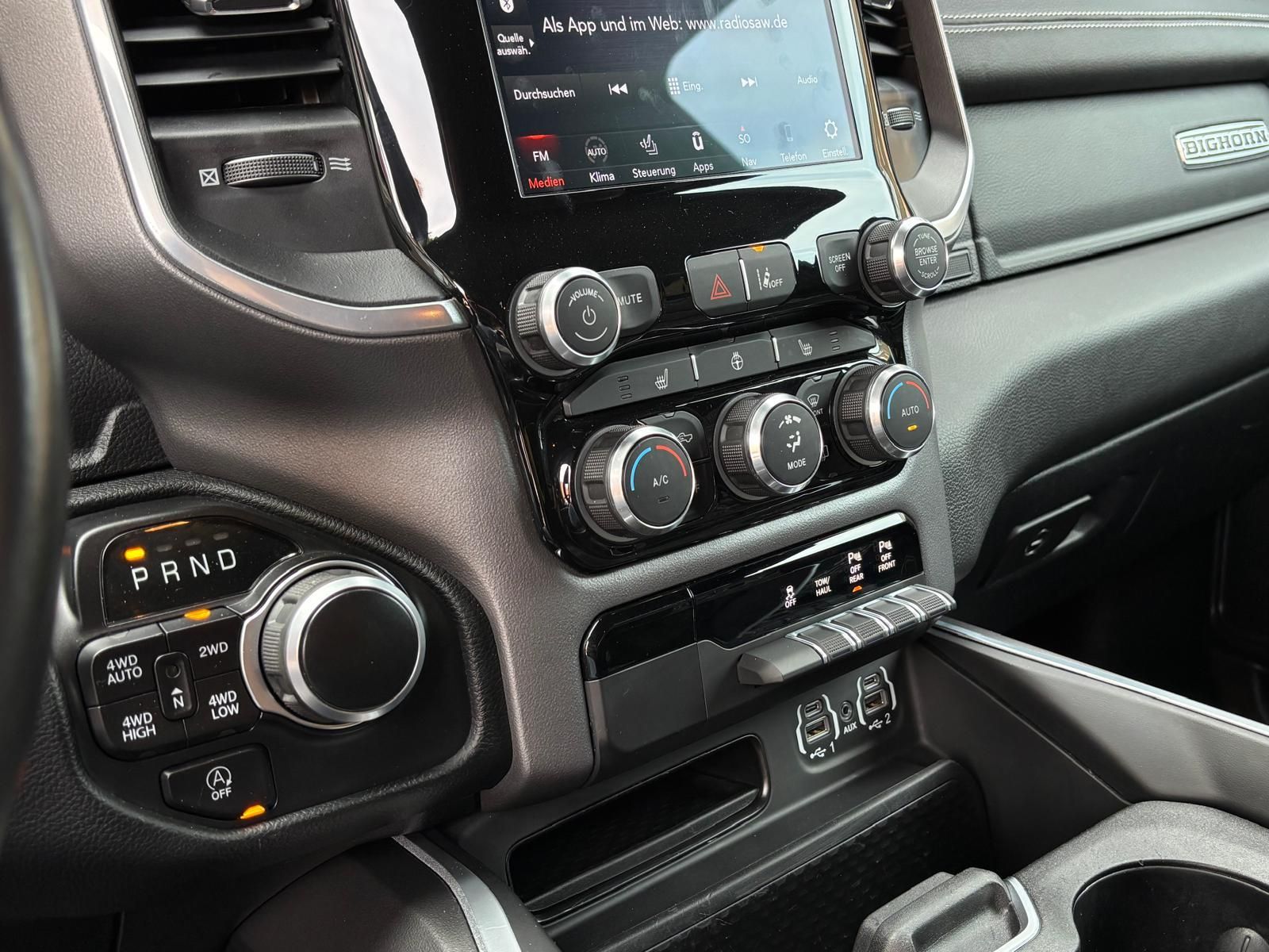 Dodge RAM 1500 5,7L BigHorn Crew Cab LED AHK 4x4