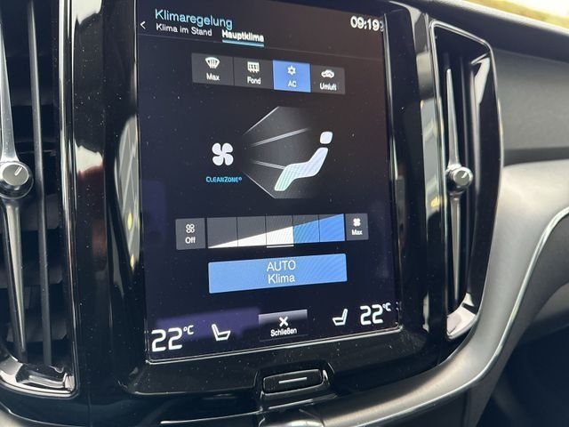 Volvo XC60 2.0 PHEV R-Design Expression Recharge Plug-