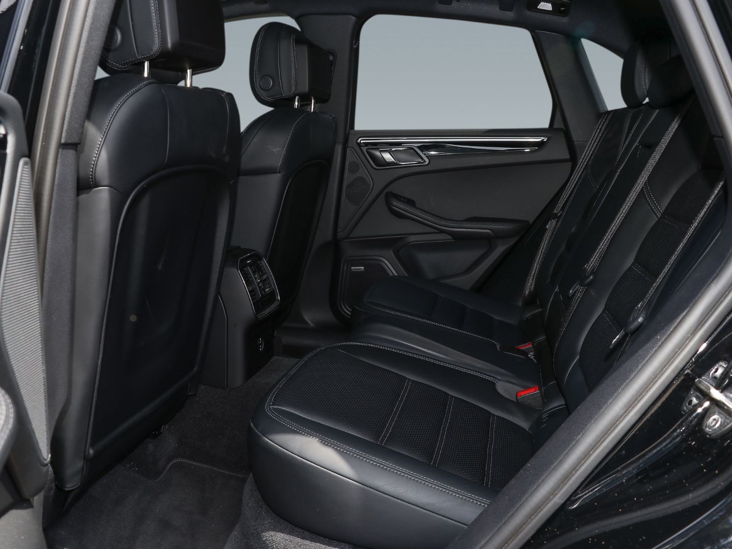 Porsche Macan S - Samsaru's Car Outlet