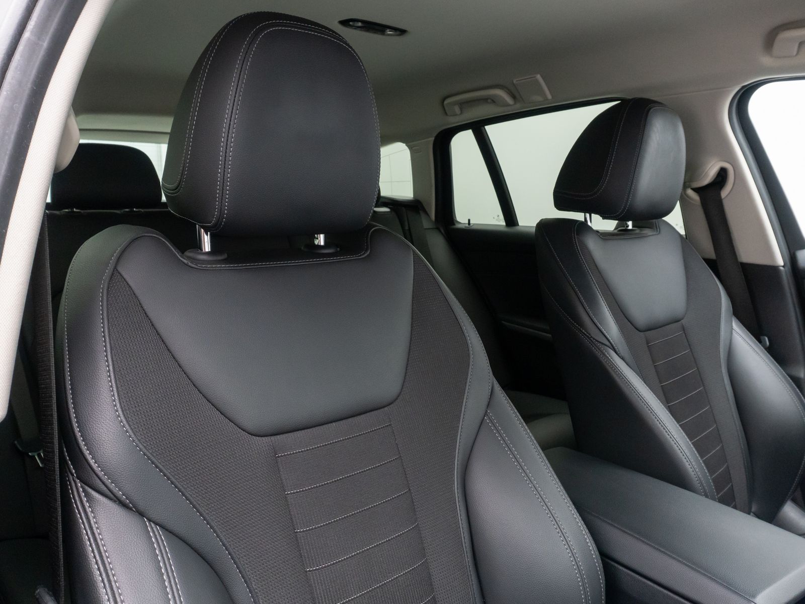 BMW 330e Sport Line - Samsaru's Car Outlet