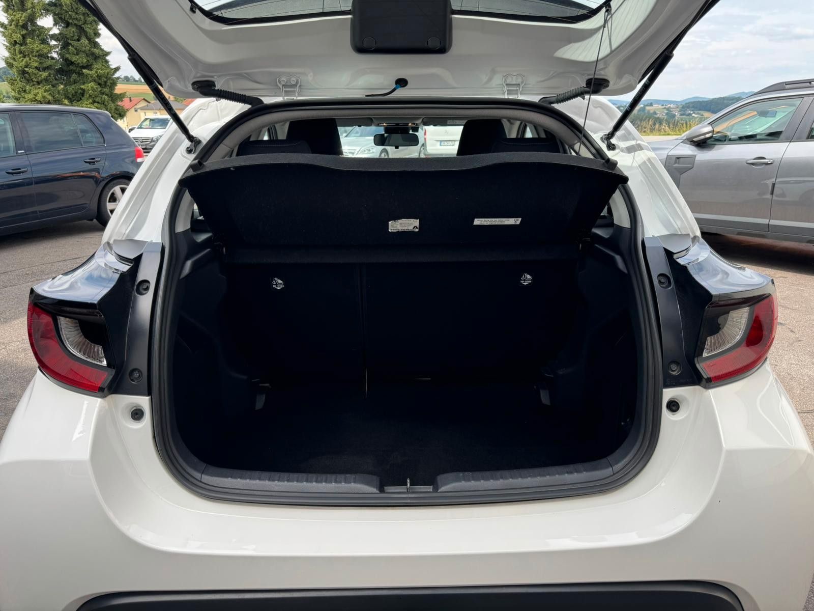 Toyota Yaris 1.5 Hybrid AUT Comfort - Samsaru's Car Outlet