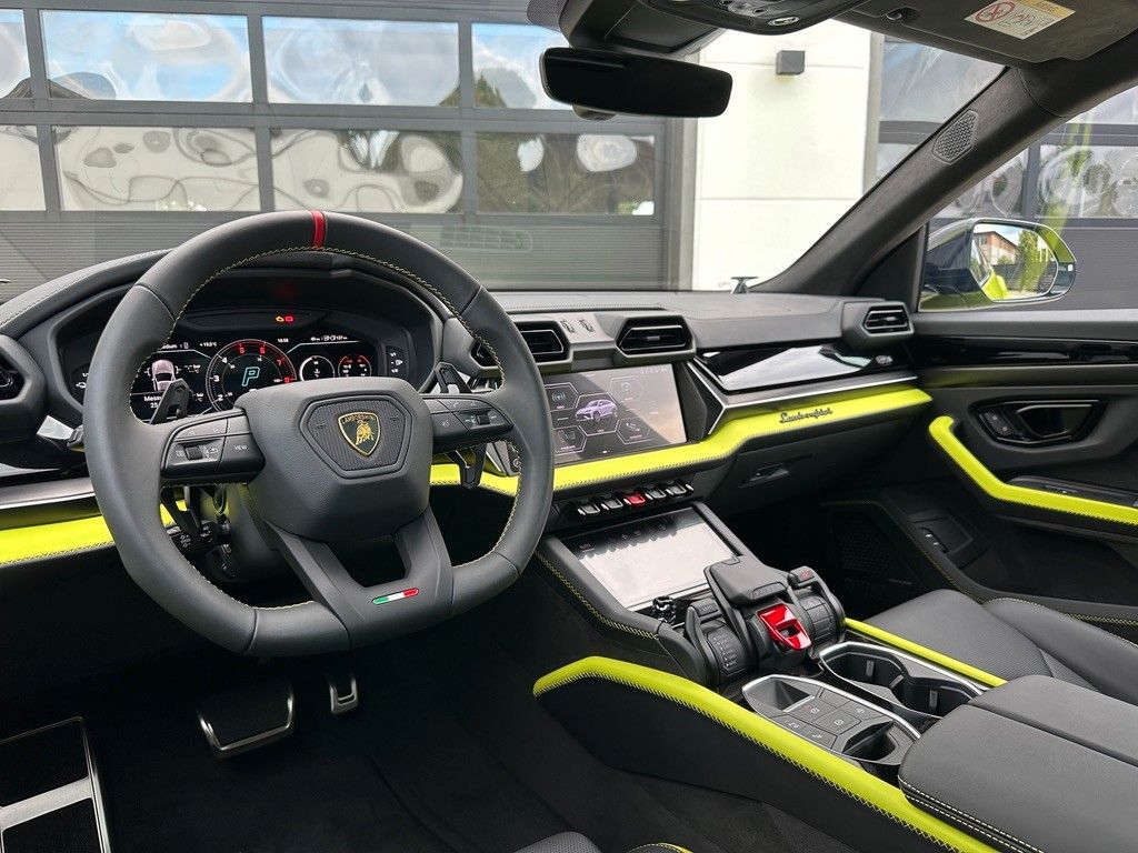 Lamborghini Urus - Samsaru's Car Outlet