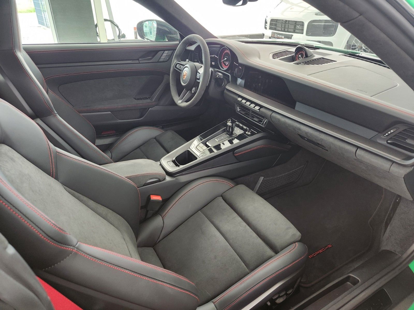 Porsche 992 Carrera 4 GTS Exclusiv - Samsaru's Car Outlet