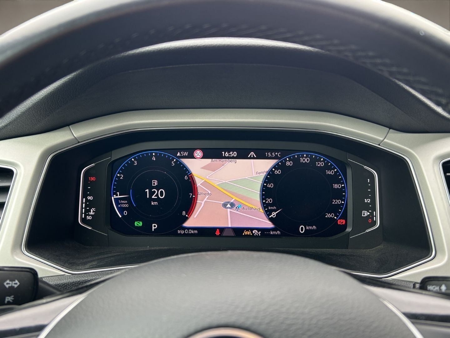 Volkswagen T-Roc Style 1.5 TSI DSG - Samsaru's Car Outlet
