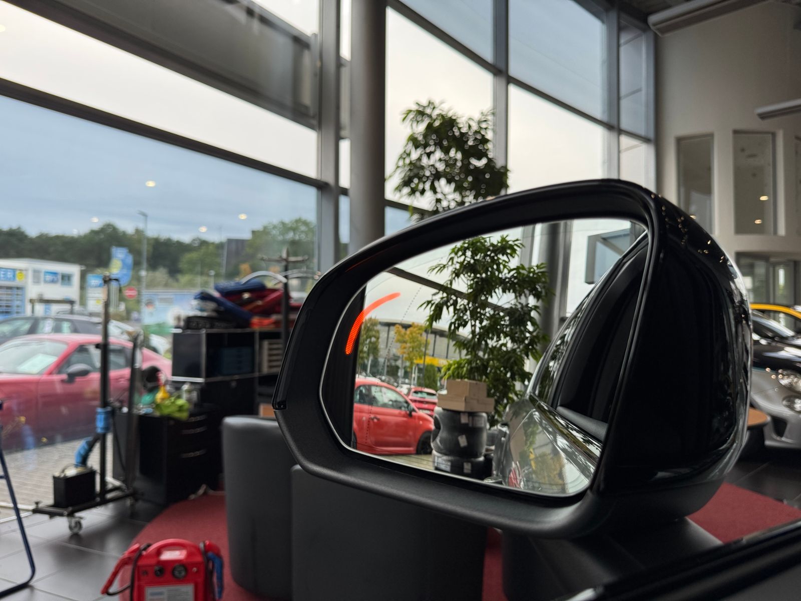 Volvo XC40 Plus Dark 2WD NAVI LED AHK PANO