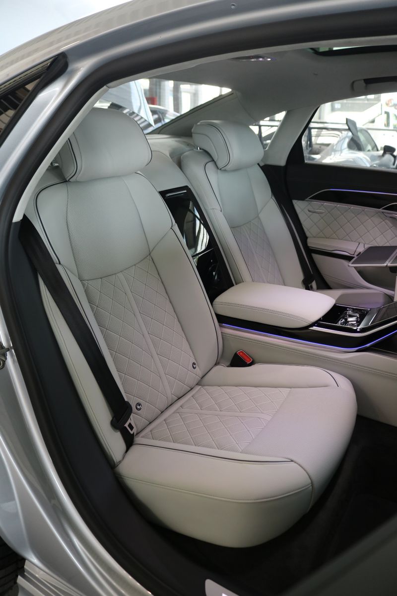 Audi A8 L 60 TFSI S line - Samsaru's Car Outlet