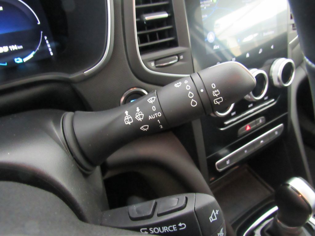 Renault Megane Grandtour ZEN E-TECH Plug-in - Samsaru's Car Outlet