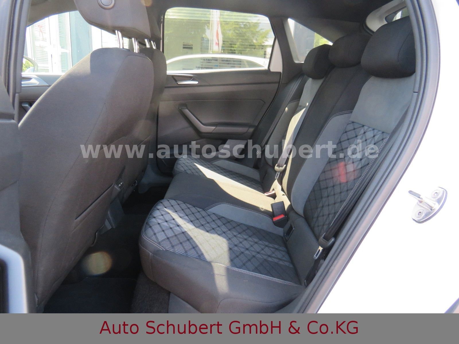 Volkswagen Taigo 1.5 TSI DSG R-Line - Samsaru's Car Outlet