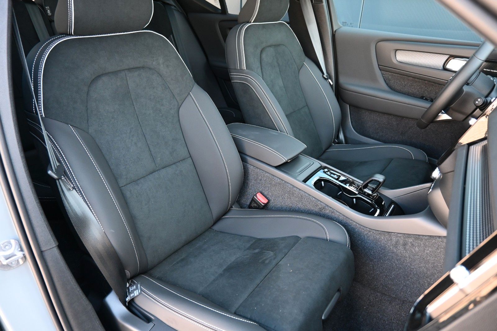 Volvo XC40 B4 DKG Ultra Dark*FSHZG*PANO*360°*ACC*AHK