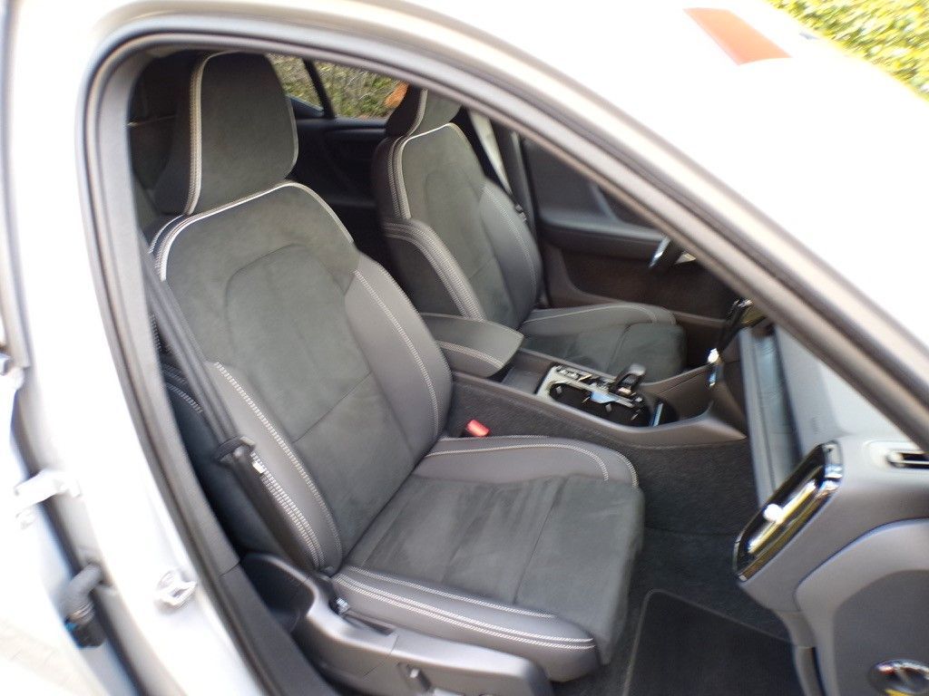 Volvo XC40 T4"Plus Dark"/Standheizung/Memory/Kam./H&K