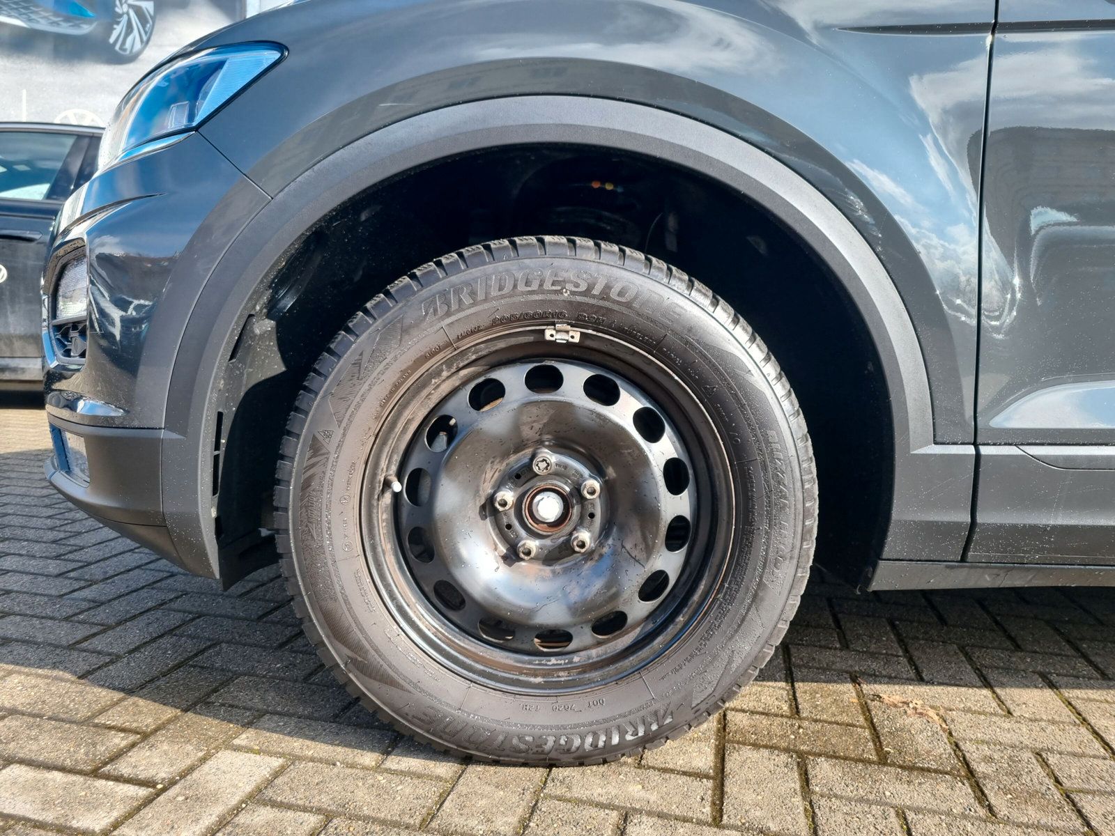 Volkswagen T-Roc 1.0 TSI - Samsaru's Car Outlet