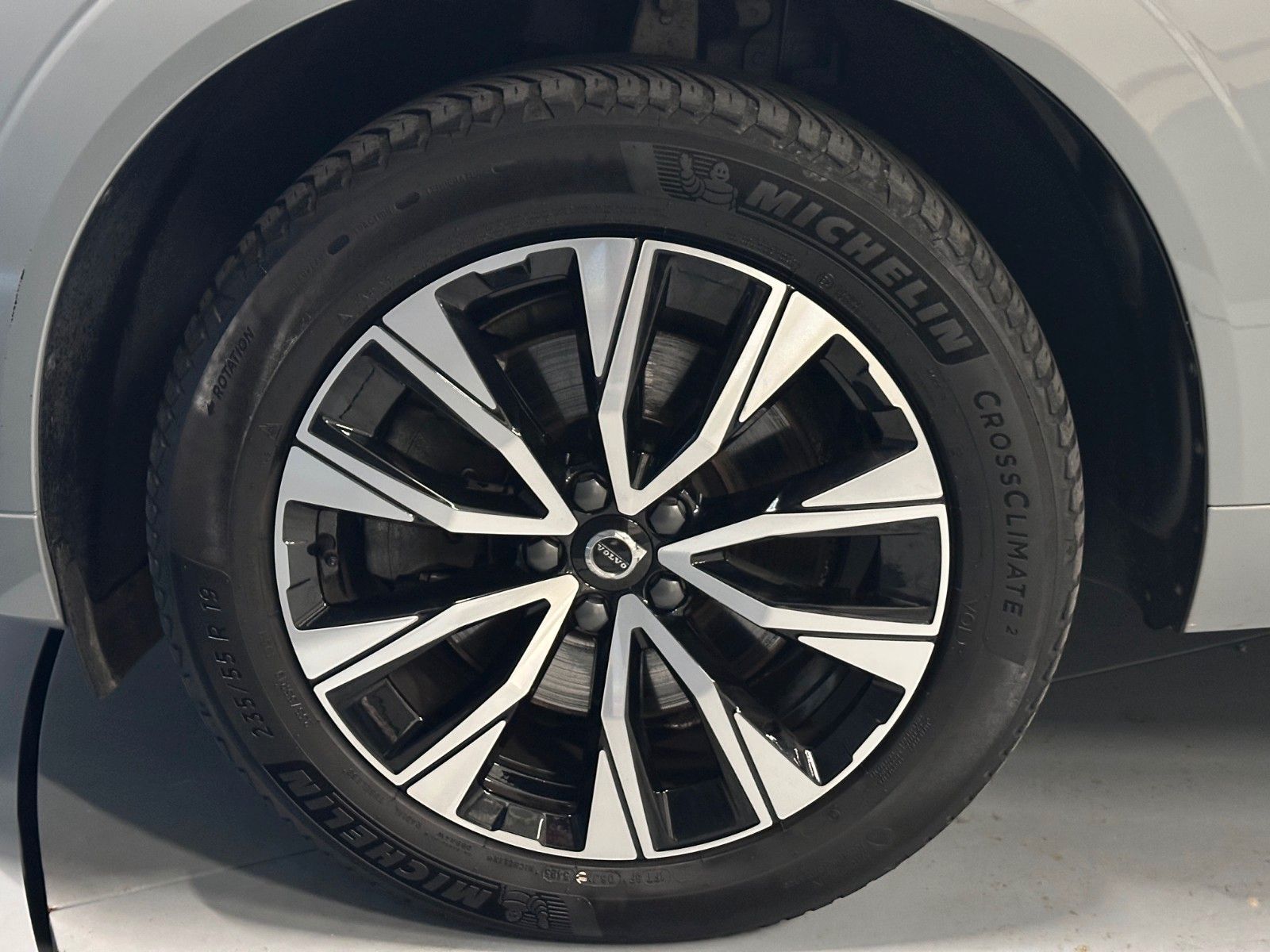 Volvo XC60 Plus Dark AWD *LEDER/Sport*AHK*Business*