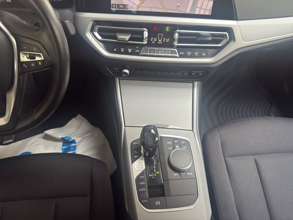 BMW 330e Lim. Advantage - Samsaru's Car Outlet