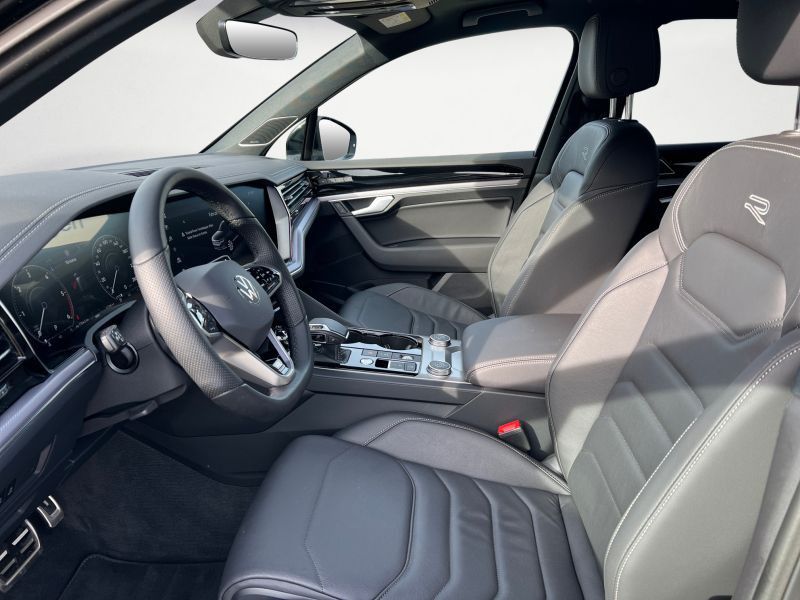 Volkswagen Touareg 3.0 TDI R-LINE - Samsaru's Car Outlet