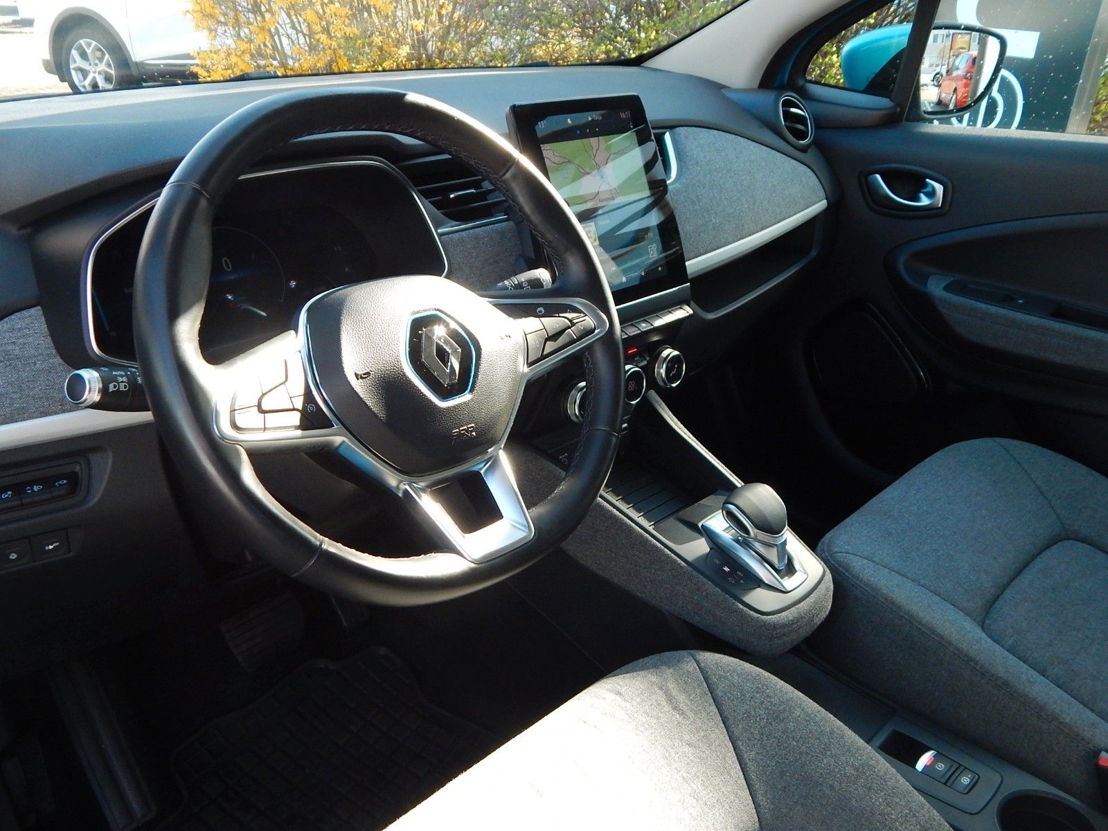 Renault ZOE Experience R135/Z.E. 50 - Samsaru's Car Outlet
