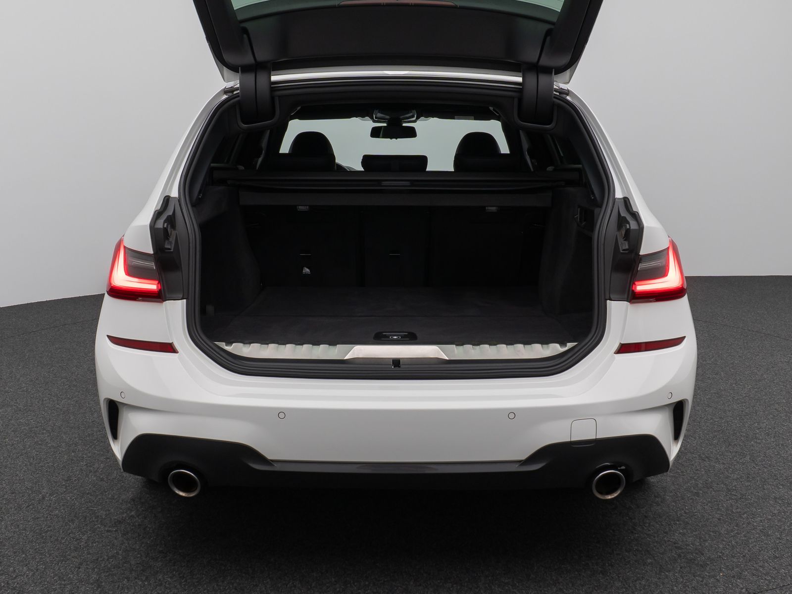 BMW 330e M Sport - Samsaru's Car Outlet