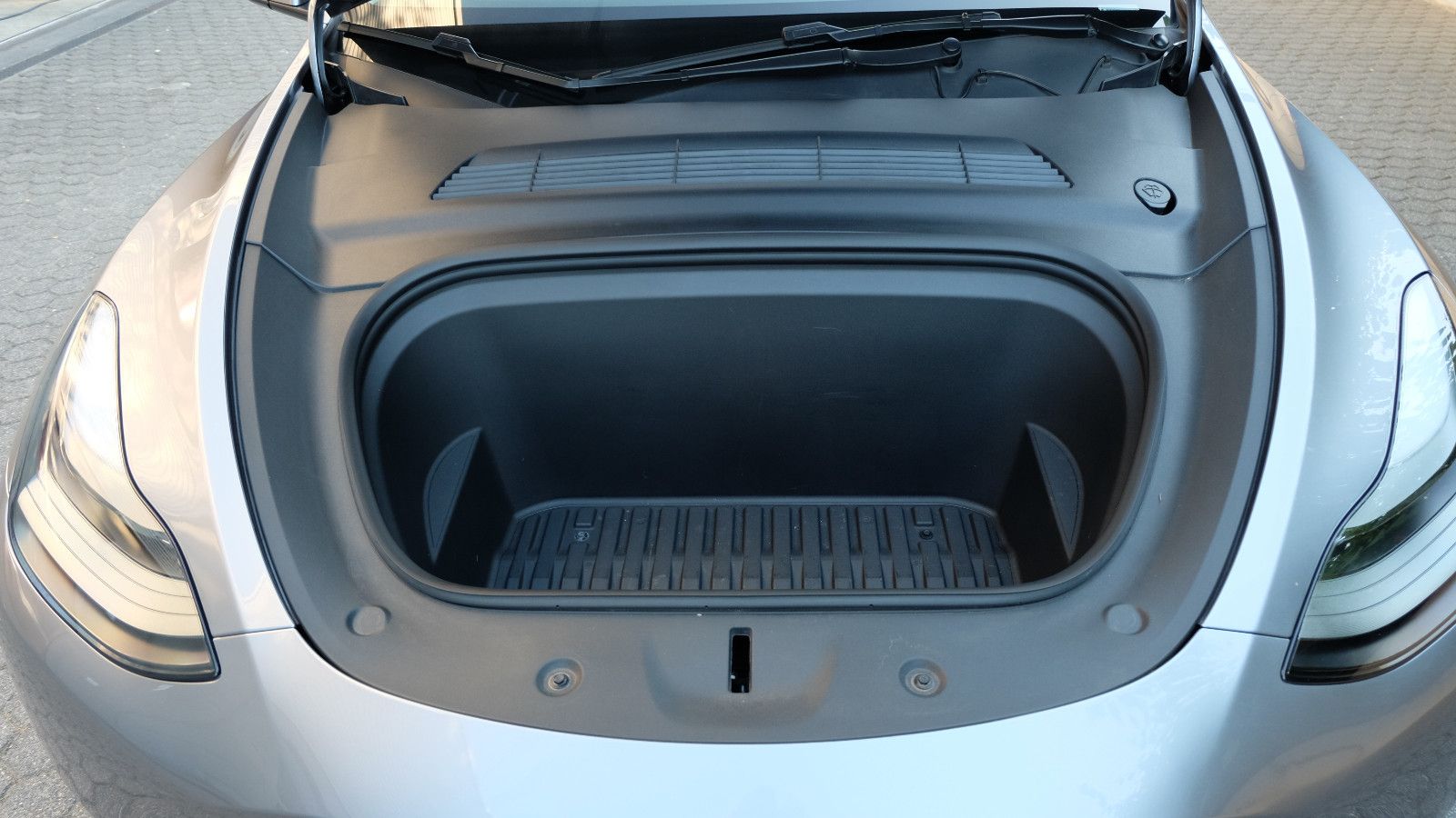 Tesla Model Y Long Range RWD,  Model 2024, Glasdach