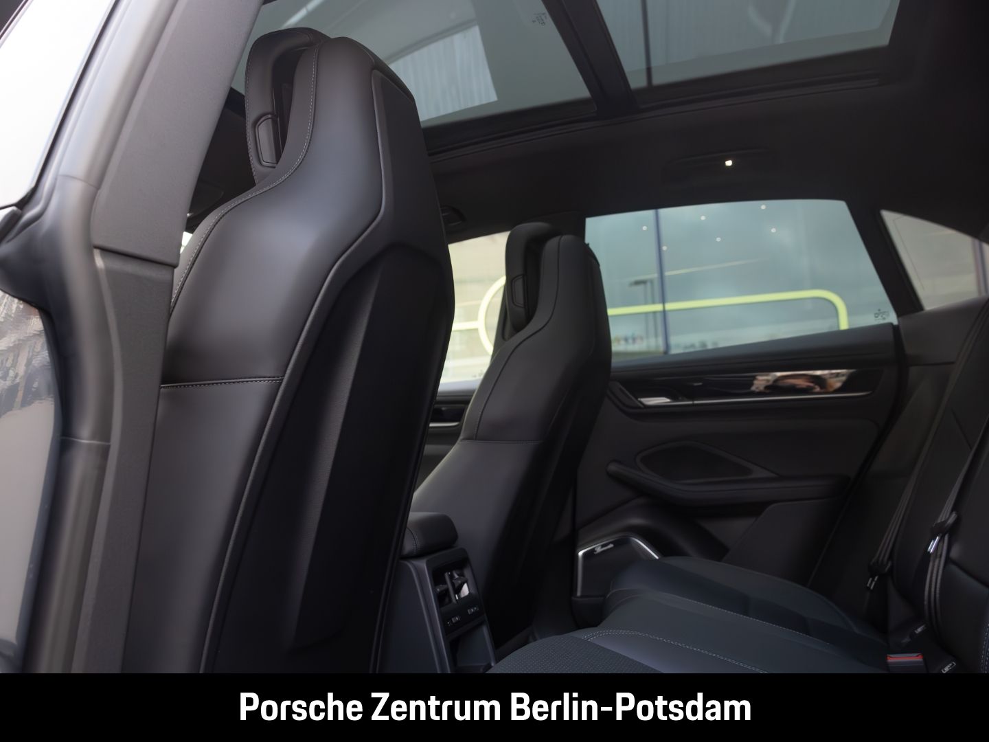 Porsche Macan 4S Burmester Panoramadach Luftfederung