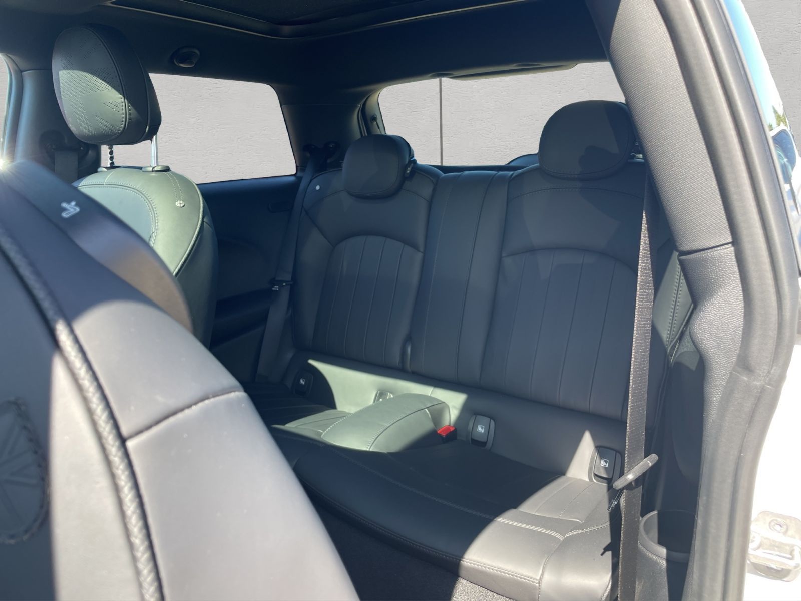 MINI Cooper SE MINI Yours Trim - Samsaru's Car Outlet