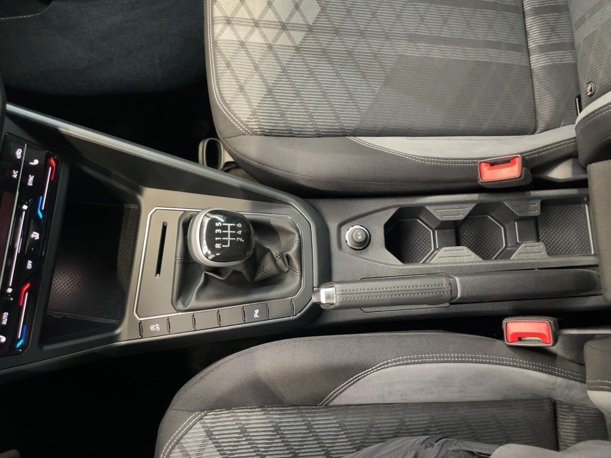 Volkswagen Taigo 1.0 TSI R-Line - Samsaru's Car Outlet