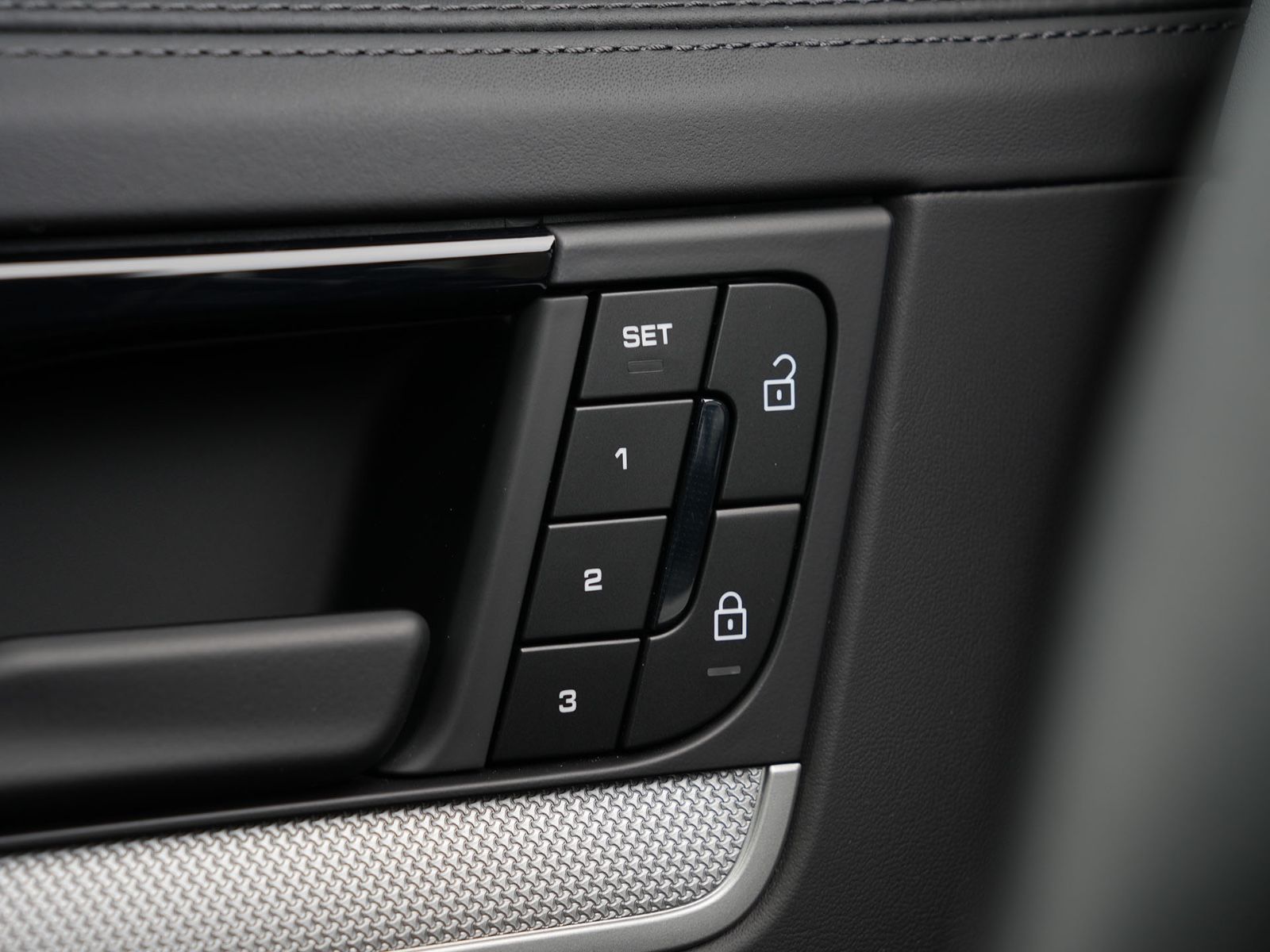 Porsche E-Hybrid MY24-INNODRIVE-ACC-LUFTF.-PANO-BOSE-RS