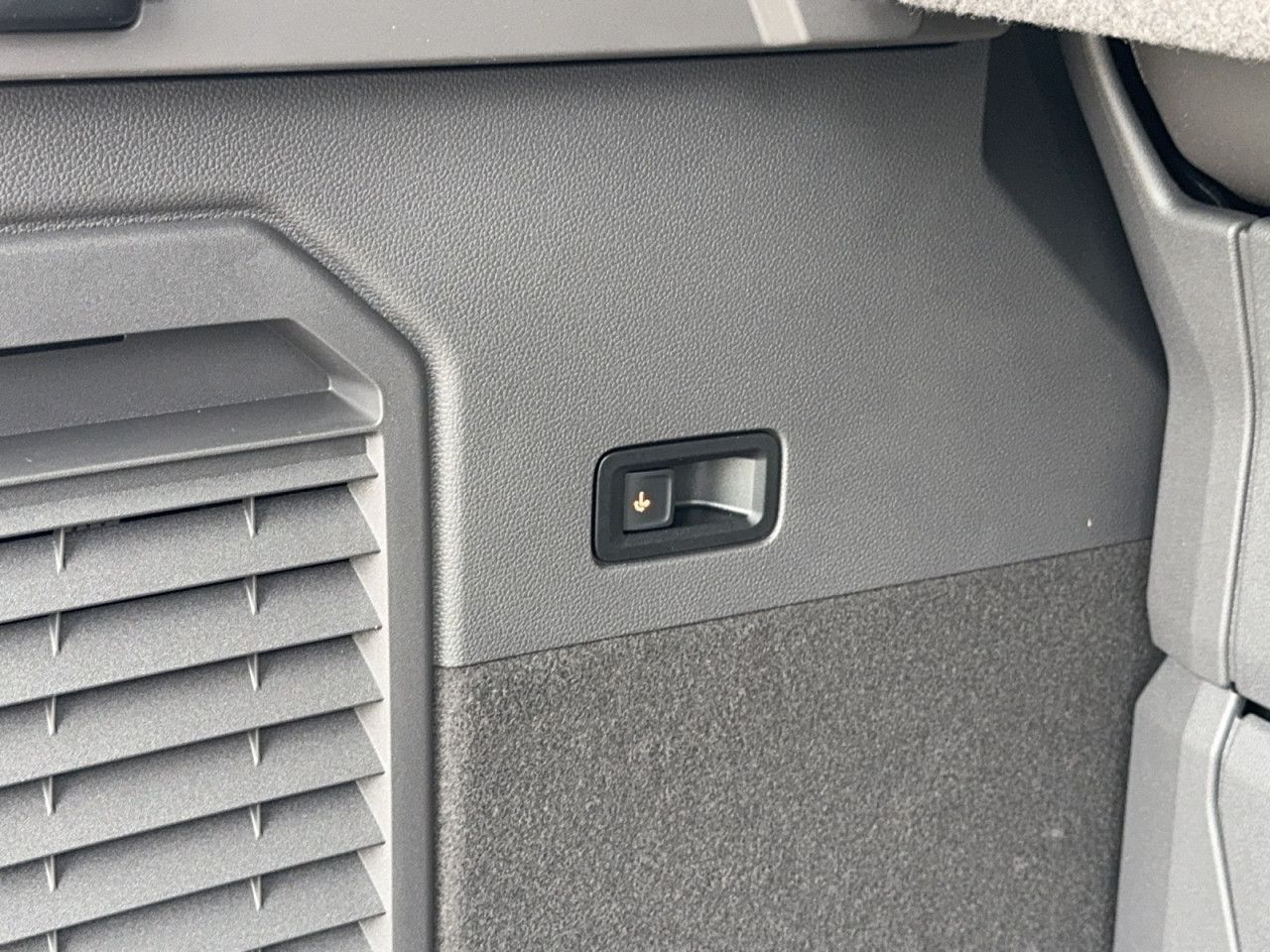 Volkswagen T7 Multivan 2.0 TDI - Samsaru's Car Outlet