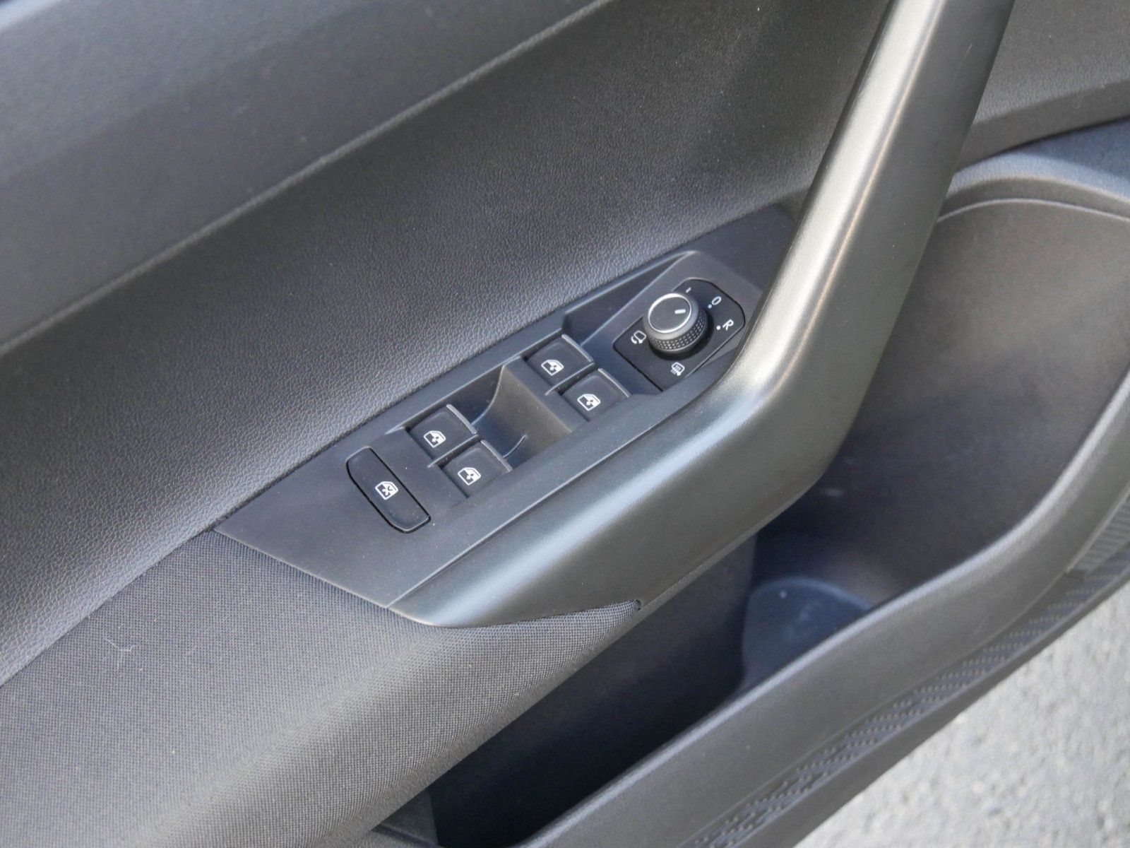Volkswagen Taigo 1.5 TSI R-Line Black - Samsaru's Car Outlet