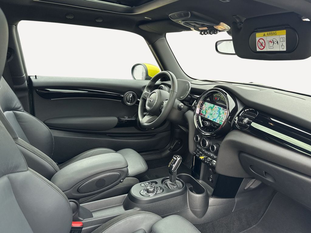 MINI Cooper SE Classic - Samsaru's Car Outlet