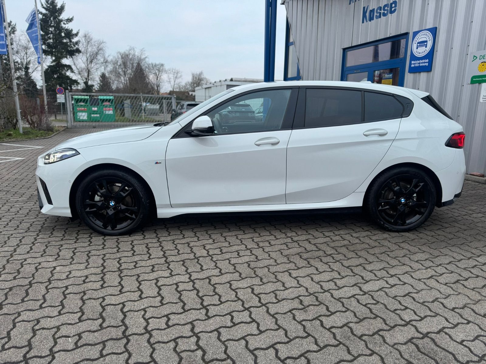 BMW 120i | M-PAKET | AUT | LED | HEAD-UP | DRIVING +