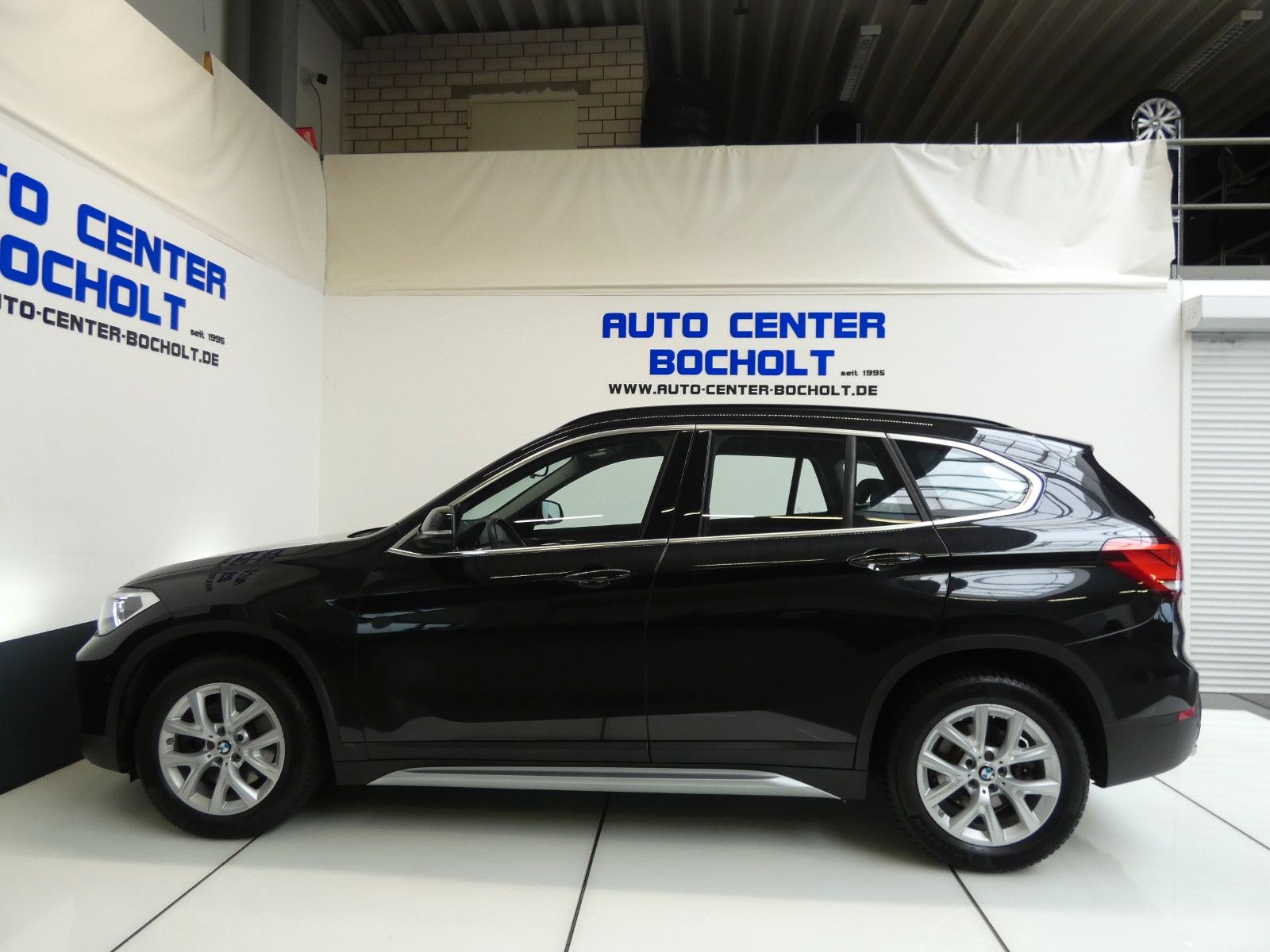 BMW X1 xDrive 20 i xLine - Samsaru's Car Outlet